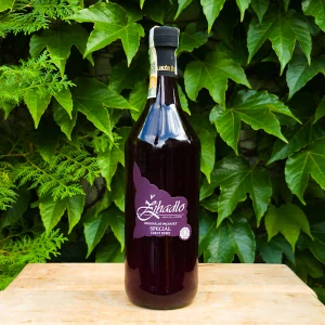 Medový likér Žihadlo 40% Černý rybíz 1 L